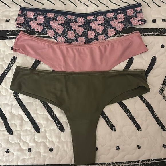 3 new pairs of thongs - Picture 1 of 11
